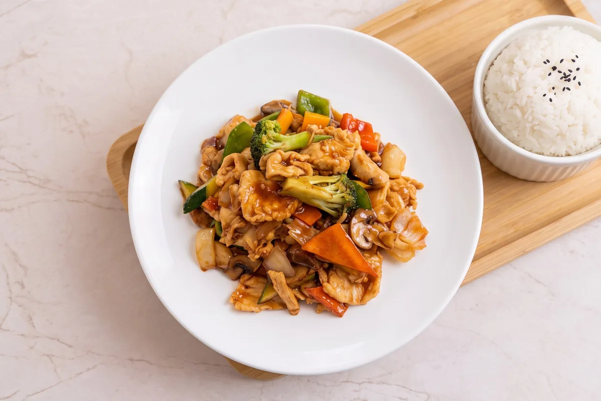 HÜHNERFLEISCH CHOP SUEY